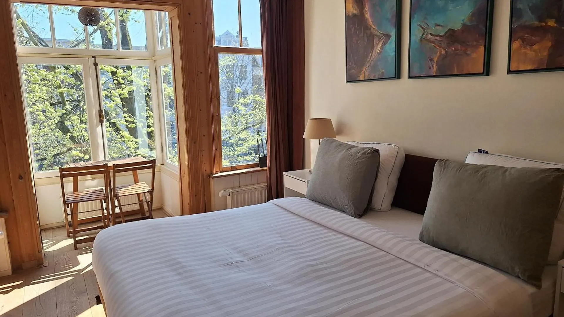 A B&B Amsterdam 2*,