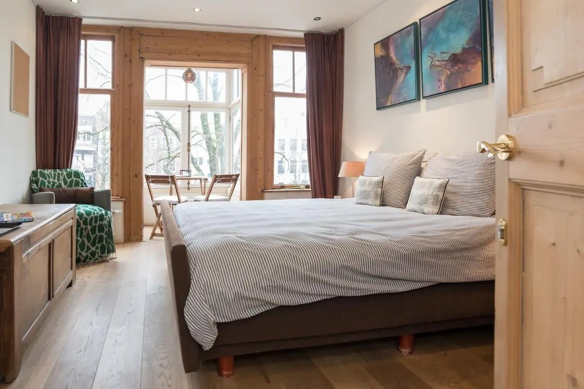 A B&B Amsterdam 2*,